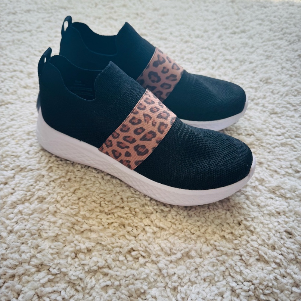 NWT Black and Leopard Print Women's Slip-On Sneakers size 8